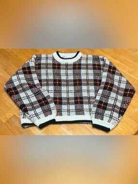 Bravo Cropped Oversized Plaid Knit Crewneck Sweater, size Medium.